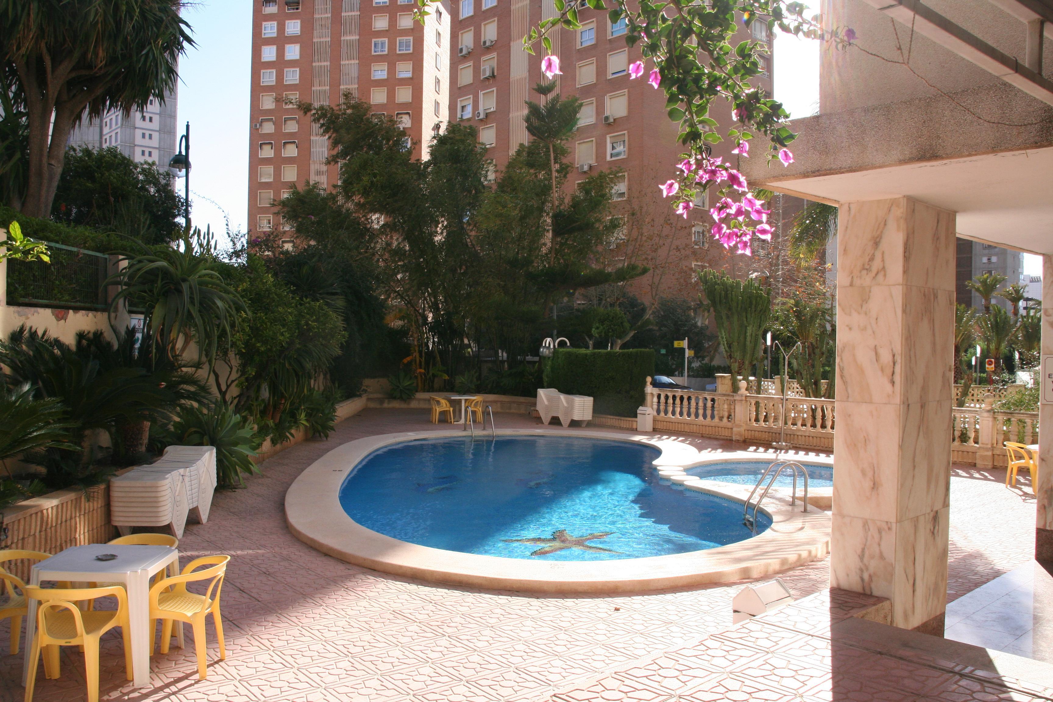Apartamentos Maria Victoria Бенидорм Екстериор снимка