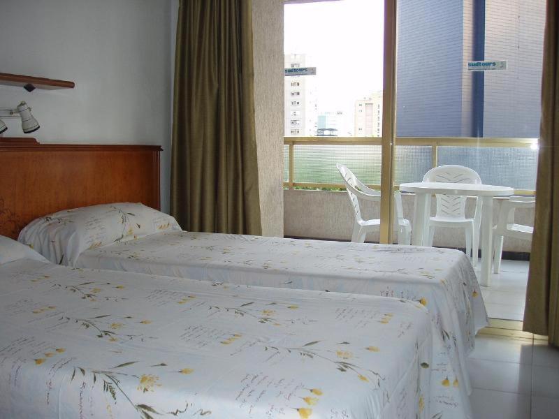 Apartamentos Maria Victoria Бенидорм Стая снимка