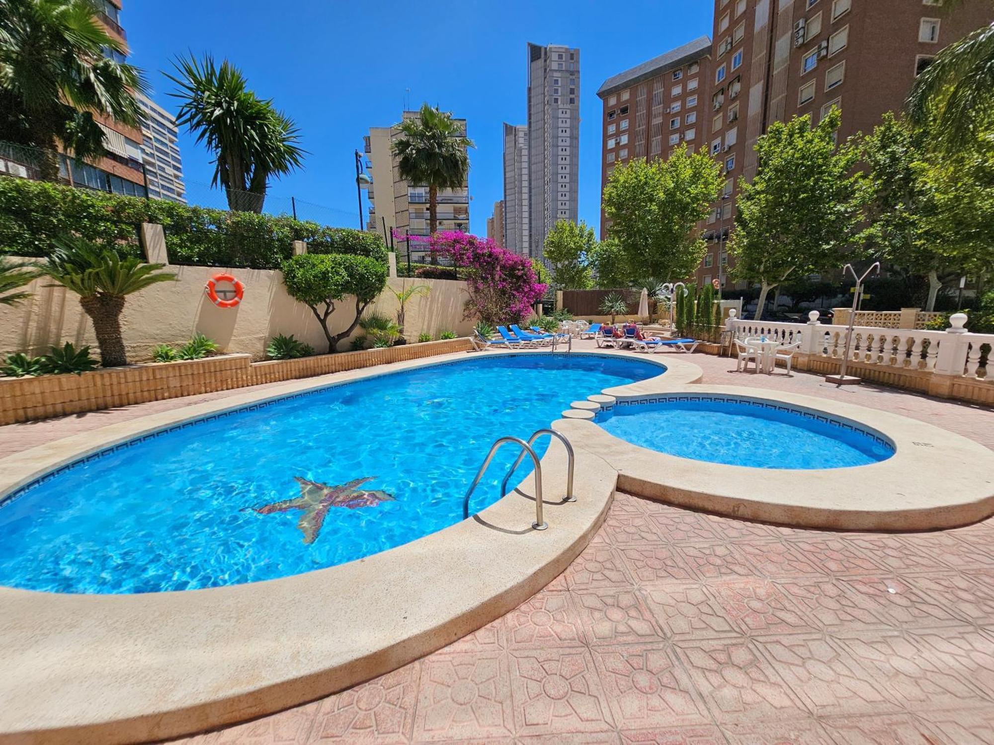 Apartamentos Maria Victoria Бенидорм Екстериор снимка