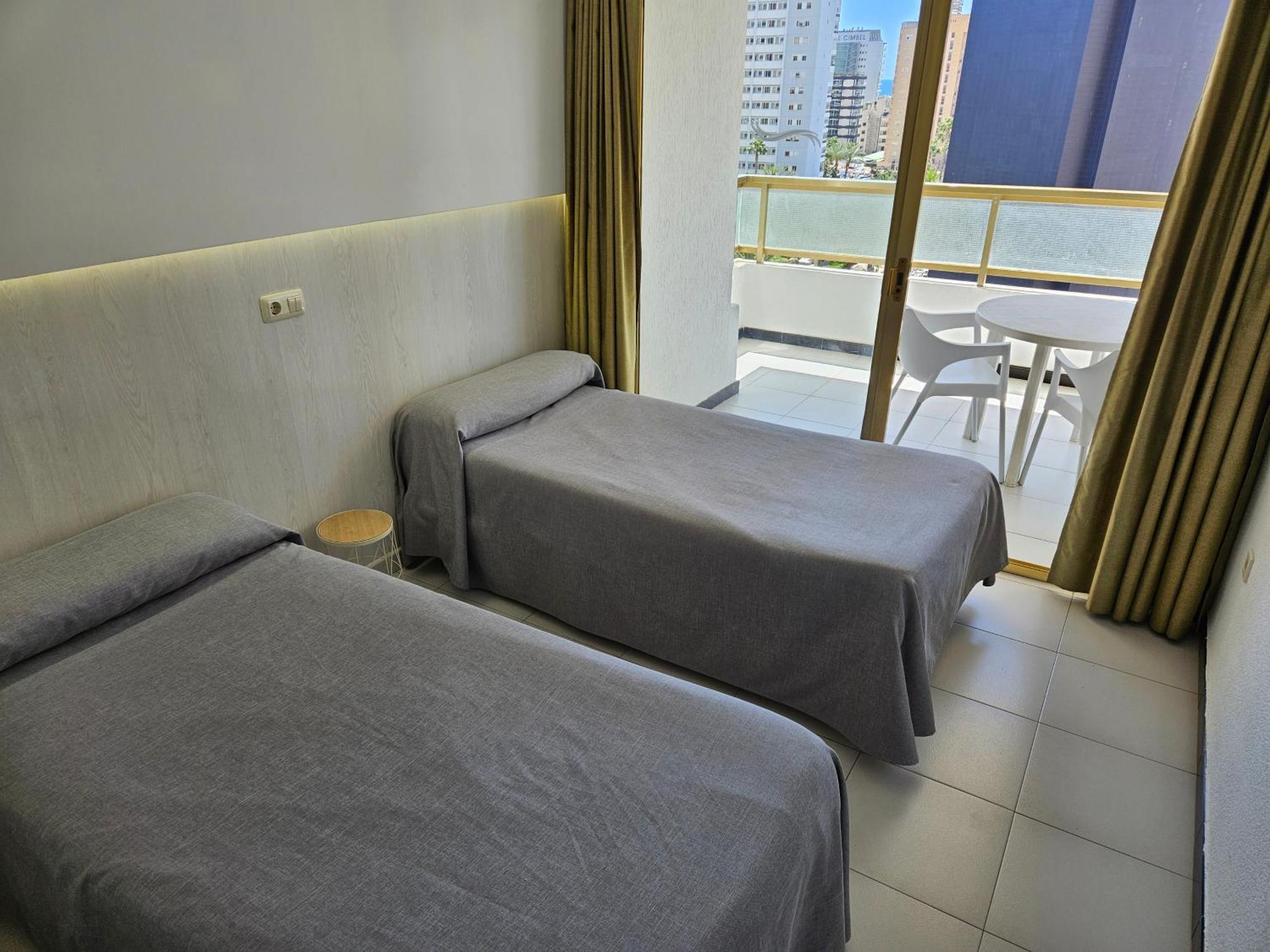 Apartamentos Maria Victoria Бенидорм Екстериор снимка